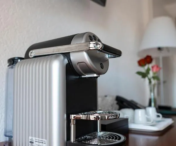 Отель Swiss La Couronne Аванш