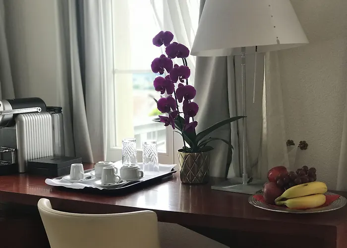 Отель Swiss La Couronne 3*